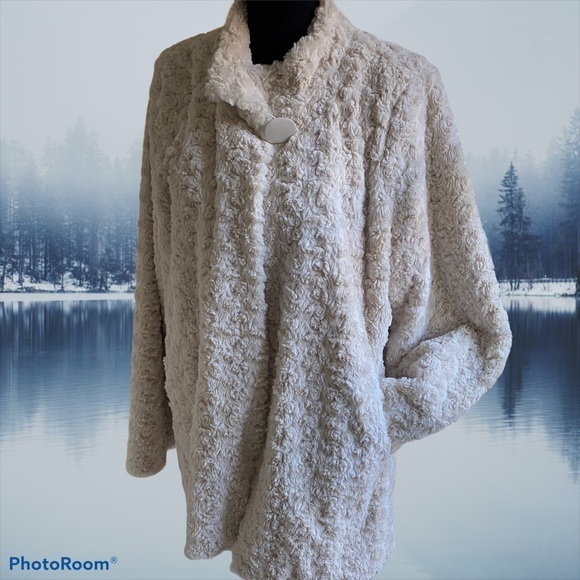 ❄️❄️COZY FAUX FUR COAT❄️❄️ - Picture 11 of 12